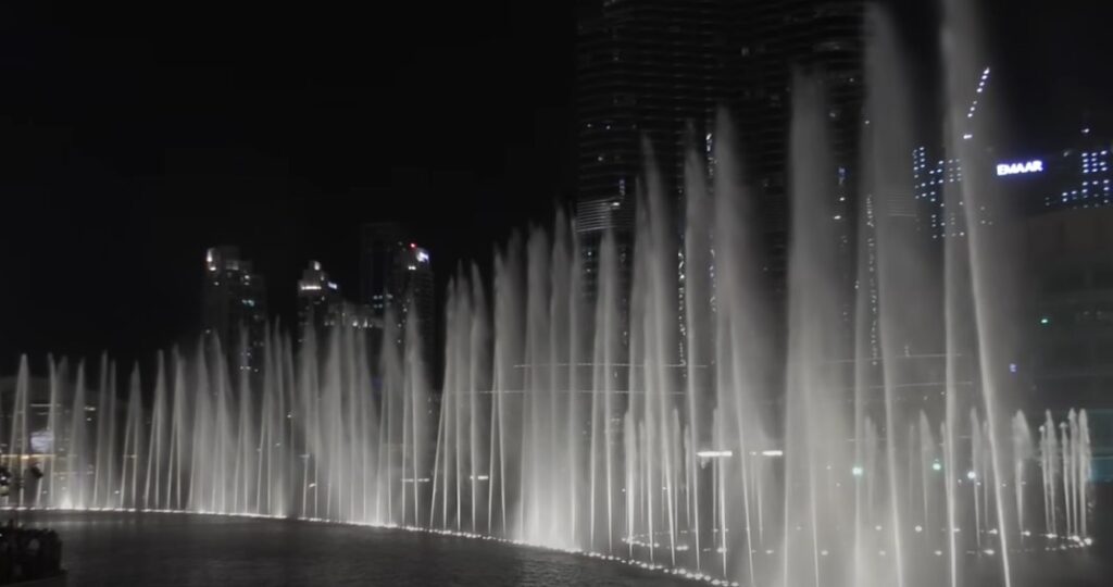 Amazing Dancing Fountain Show in Dubai